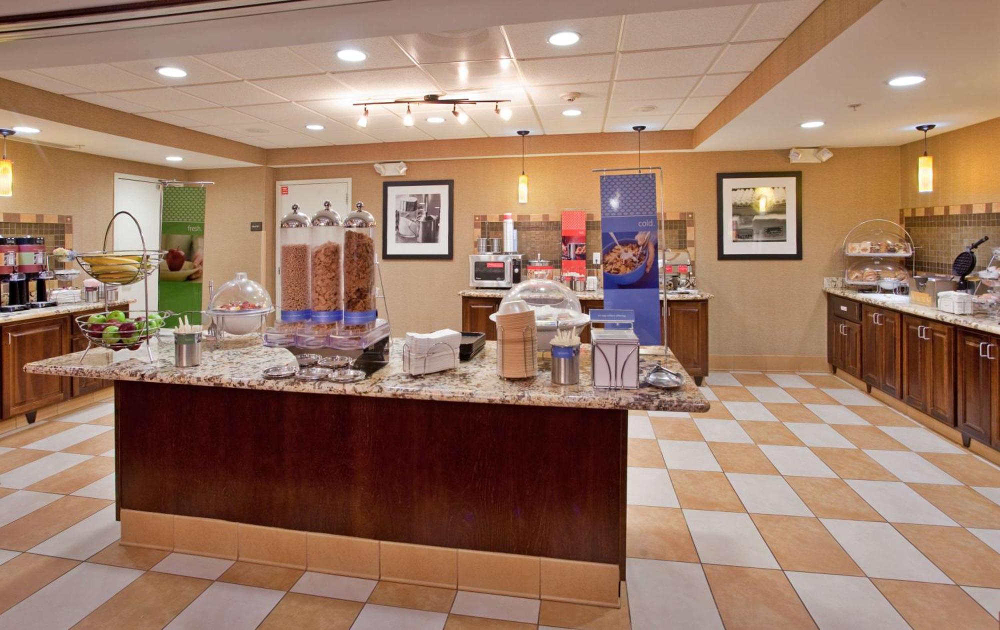 Hampton Inn & Suites Aberdeen Extérieur photo